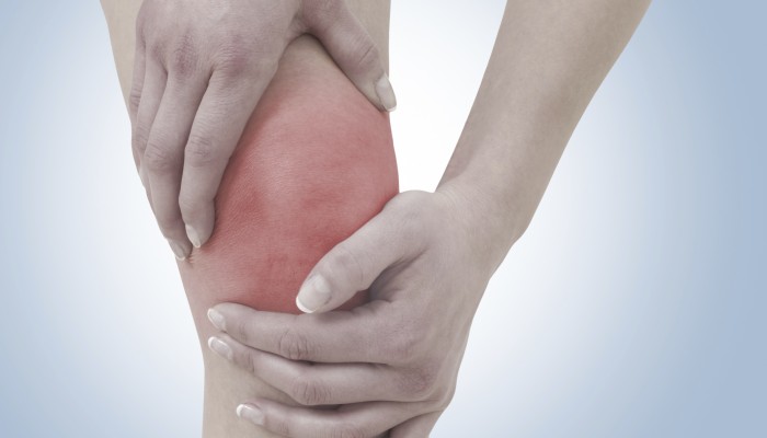 Acute pain in a woman knee.