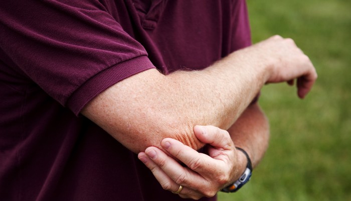 HG527_elbow-pain-popping_FS